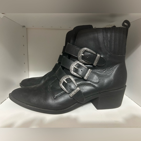 Steve Madden buckle boots size 9.5 - Picture 1 of 4